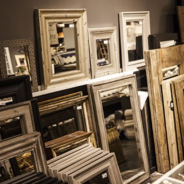 Unusual Mirrors Usage in the Interior