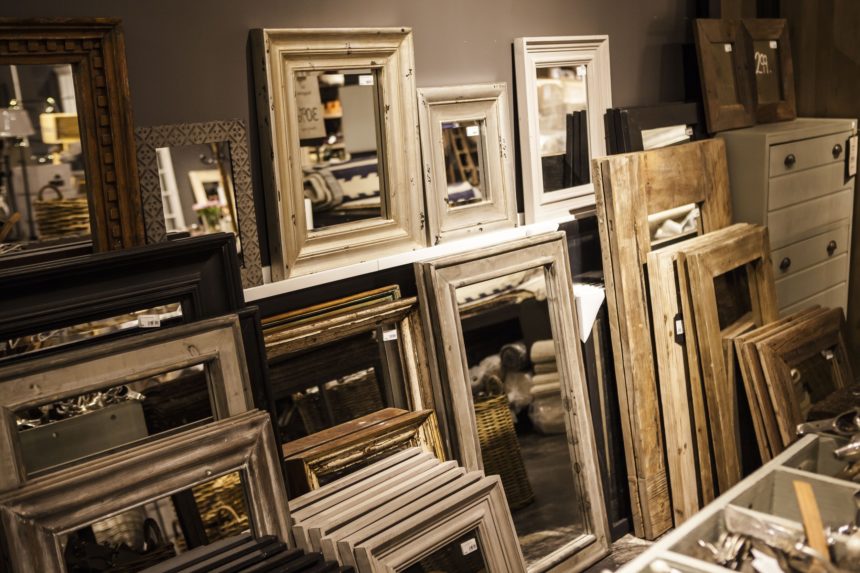 Unusual Mirrors Usage in the Interior