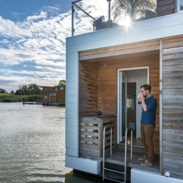 Houseboats in Amsterdam – Life on the Water. Fashionable or Convenient
