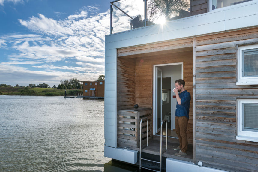 Houseboats in Amsterdam – Life on the Water. Fashionable or Convenient